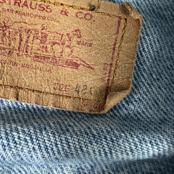 VTG Levi's Jean Jacket Adult 48 Large Blue Trucker Faded Distressed Denim USA - Picture 9 of 16